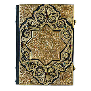 Коран с филигранью (золото) с гранатами и гидротермальными изумрудами (Подарочная книга в кожаном переплёте)